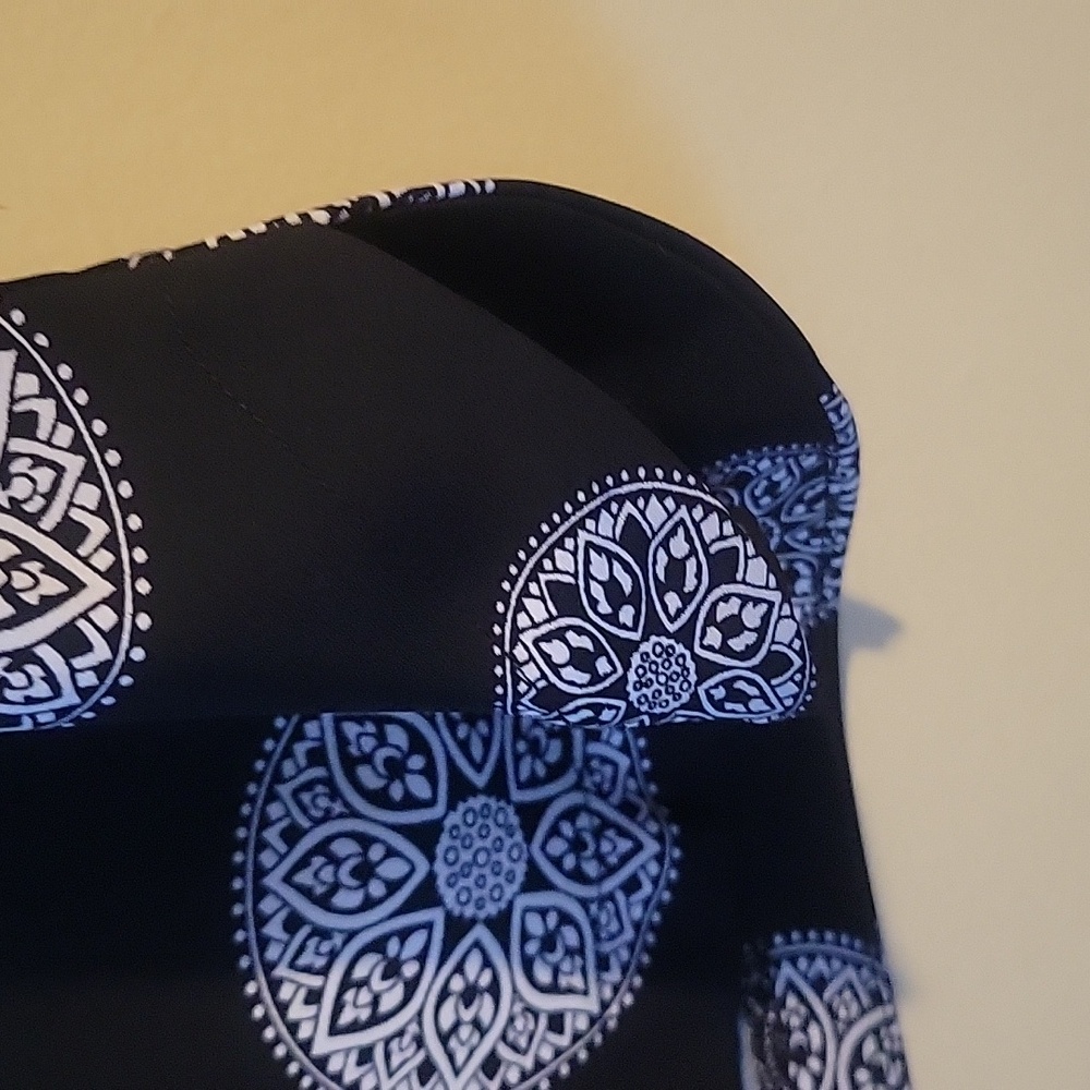 Ann Taylor Factory Black and Gray Circle Pattern Blouse - Picture 5 of 7